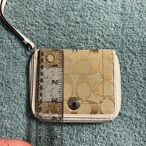 Small coach wallet/wristlet